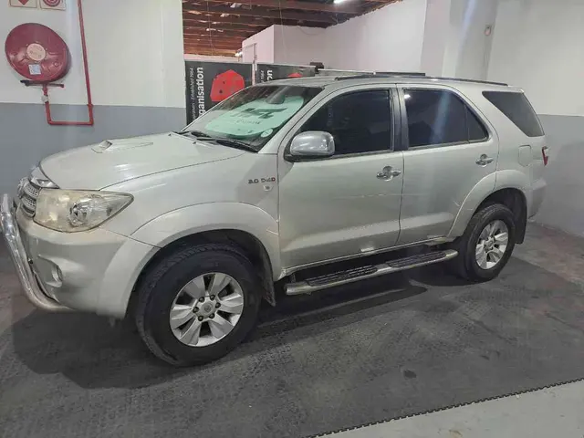 2010 TOYOTA FORTUNER 3.0D-4D R/B 4X4