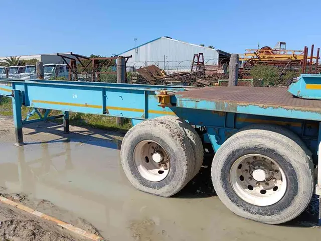 2003 HENRED FRUEHAUF DOUBLE AXLE SKELETAL