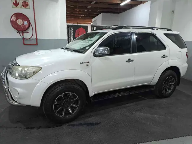2010 TOYOTA FORTUNER 3.0D-4D R/B A/T