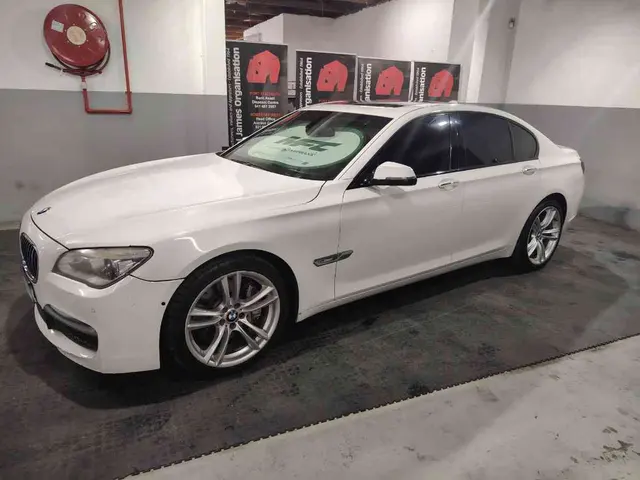 2013 BMW 750i M SPORT (F01)
