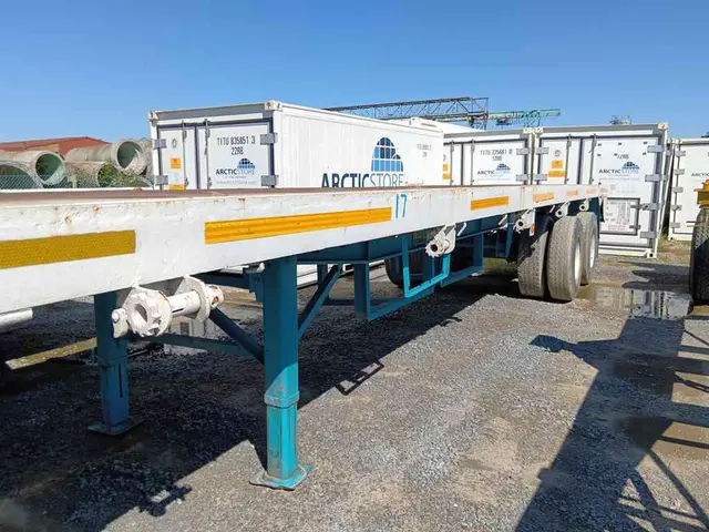 1983 CARAVETTE 12M FLAT DECK DOUBLE AXLE