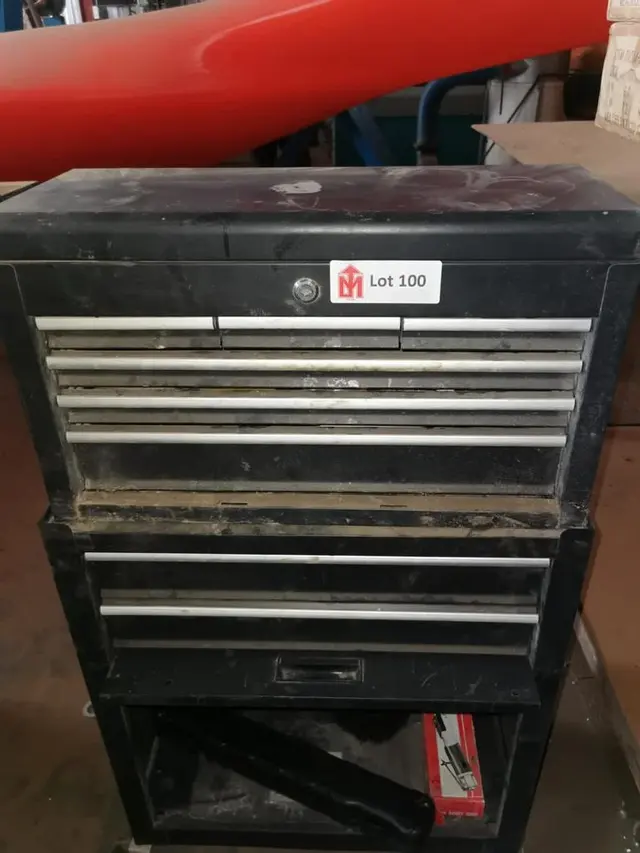 Lot 100 - Tool box