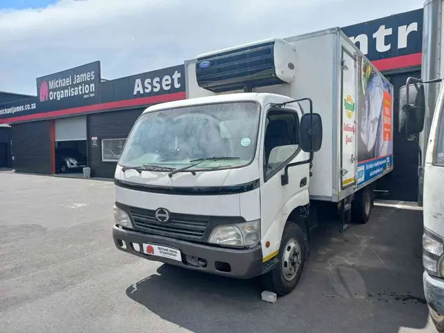 2010 Hino 300 815 LWB F/C C/C