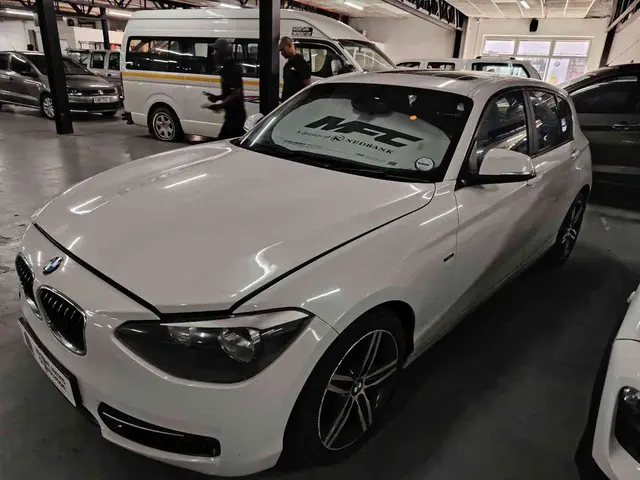 2012 BMW 118i 5DR A/T (F20)