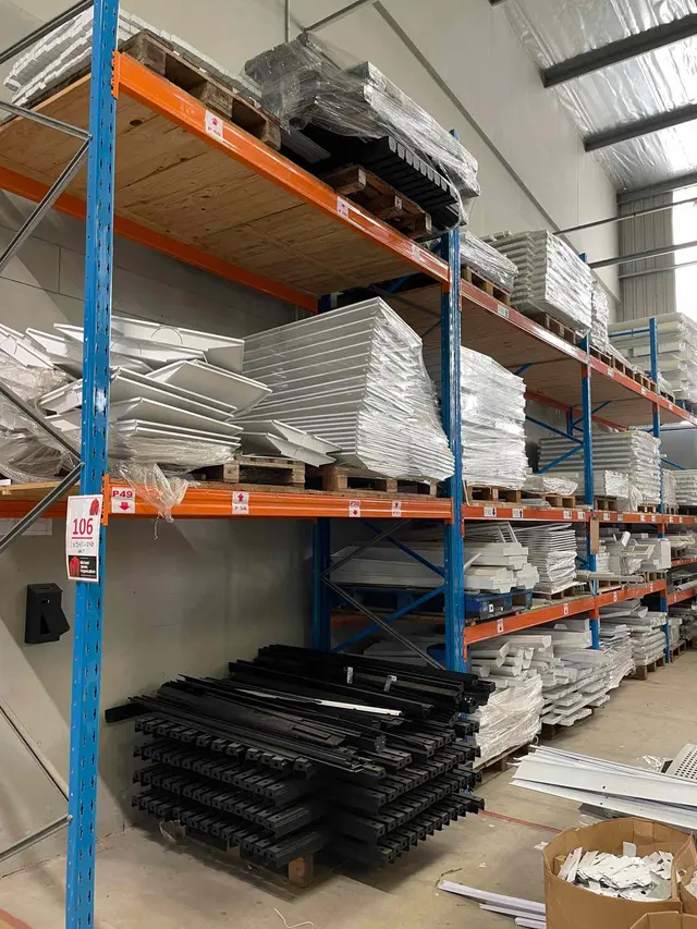 1 X INDUSTRIAL SHELVING UNIT