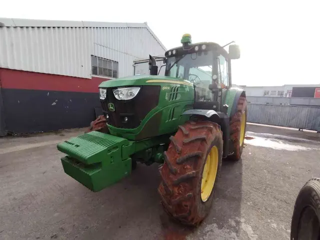 2015 JOHN DEERE TRACTOR 6140M