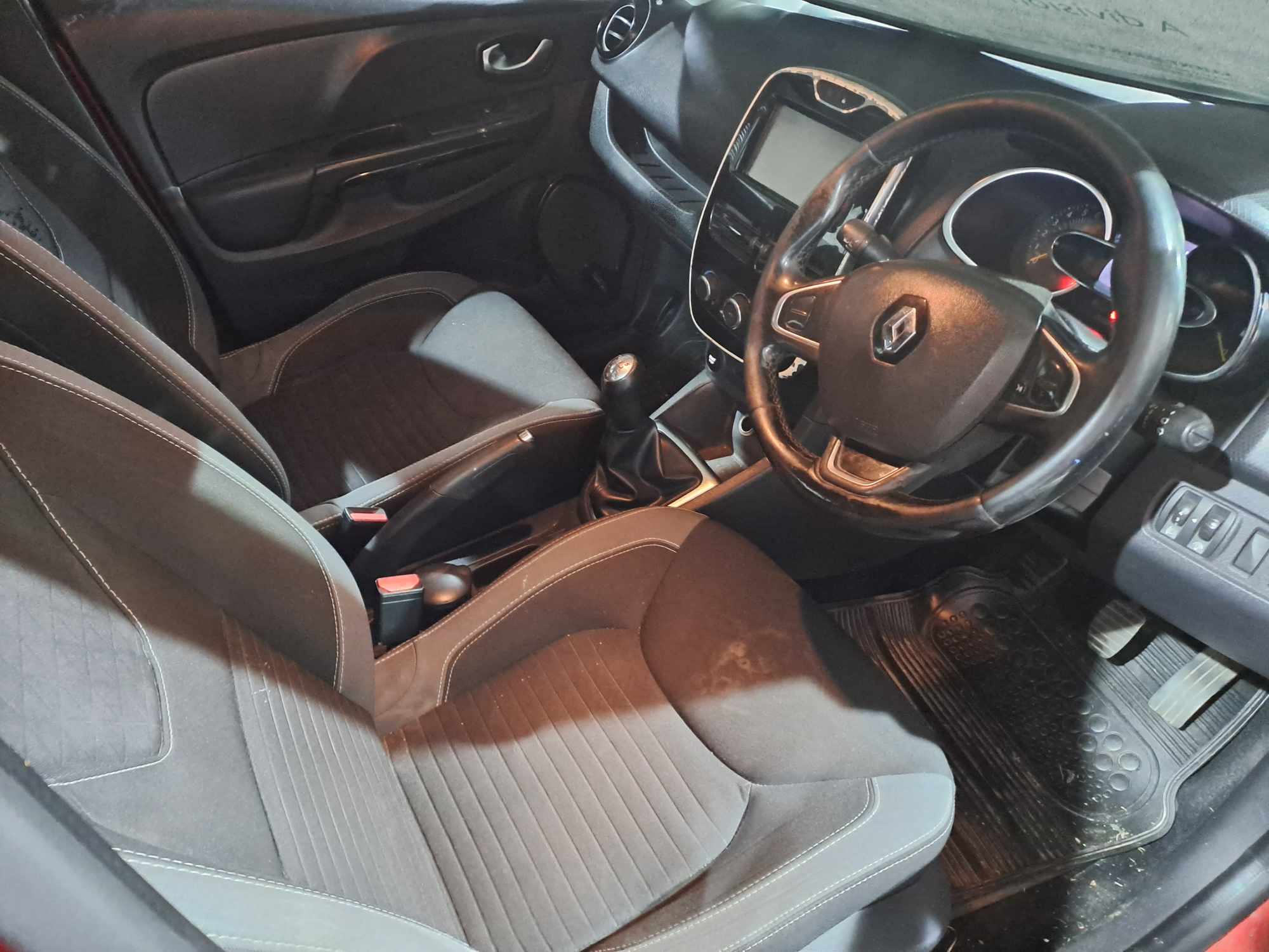 2015 RENAULT CLIO IV 900 T DYNAMIQUE 5DR (66KW) thumbnail 4