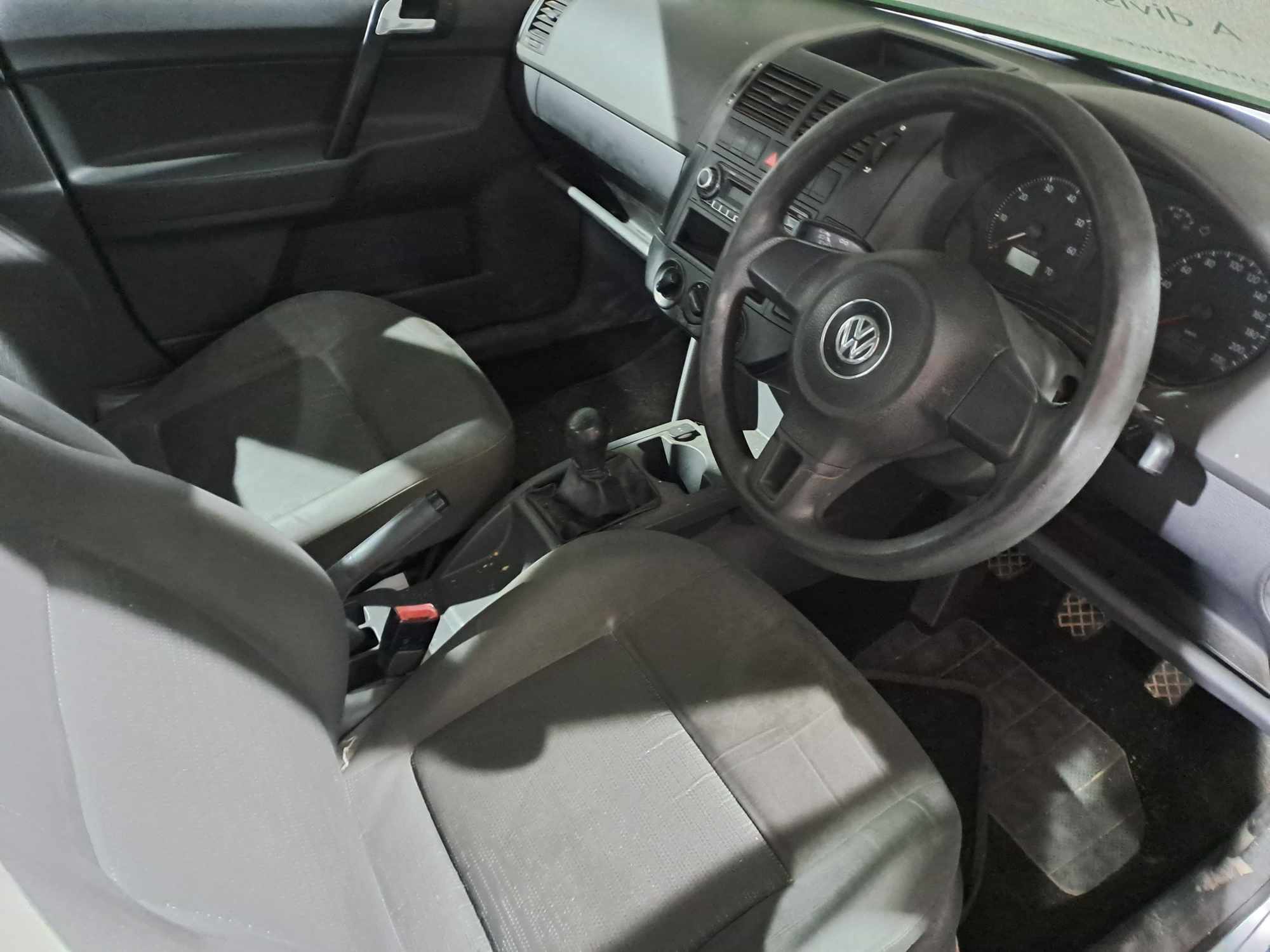 2015 VOLKSWAGEN POLO VIVO GP 1.4 TRENDLINE 5DR thumbnail 4