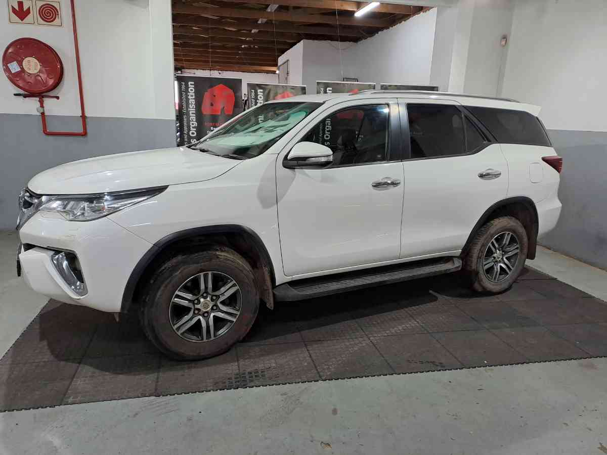 2017 TOYOTA FORTUNER 2.4GD-6 R/B A/T