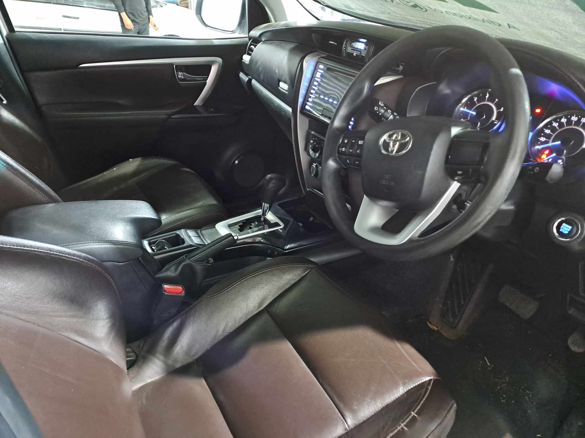 2017 TOYOTA FORTUNER 2.4GD-6 R/B A/T thumbnail 4