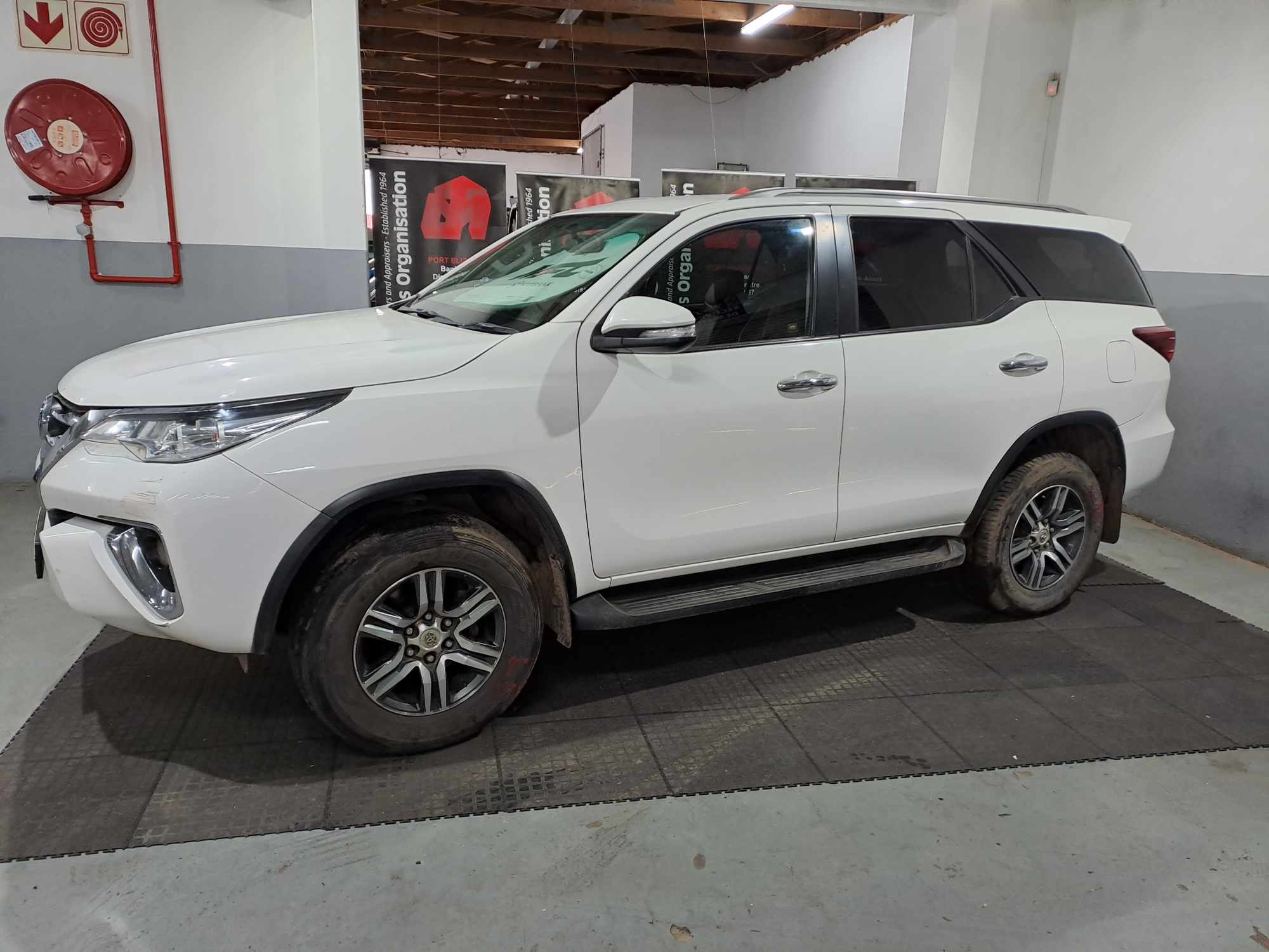 2017 TOYOTA FORTUNER 2.4GD-6 R/B A/T thumbnail 7
