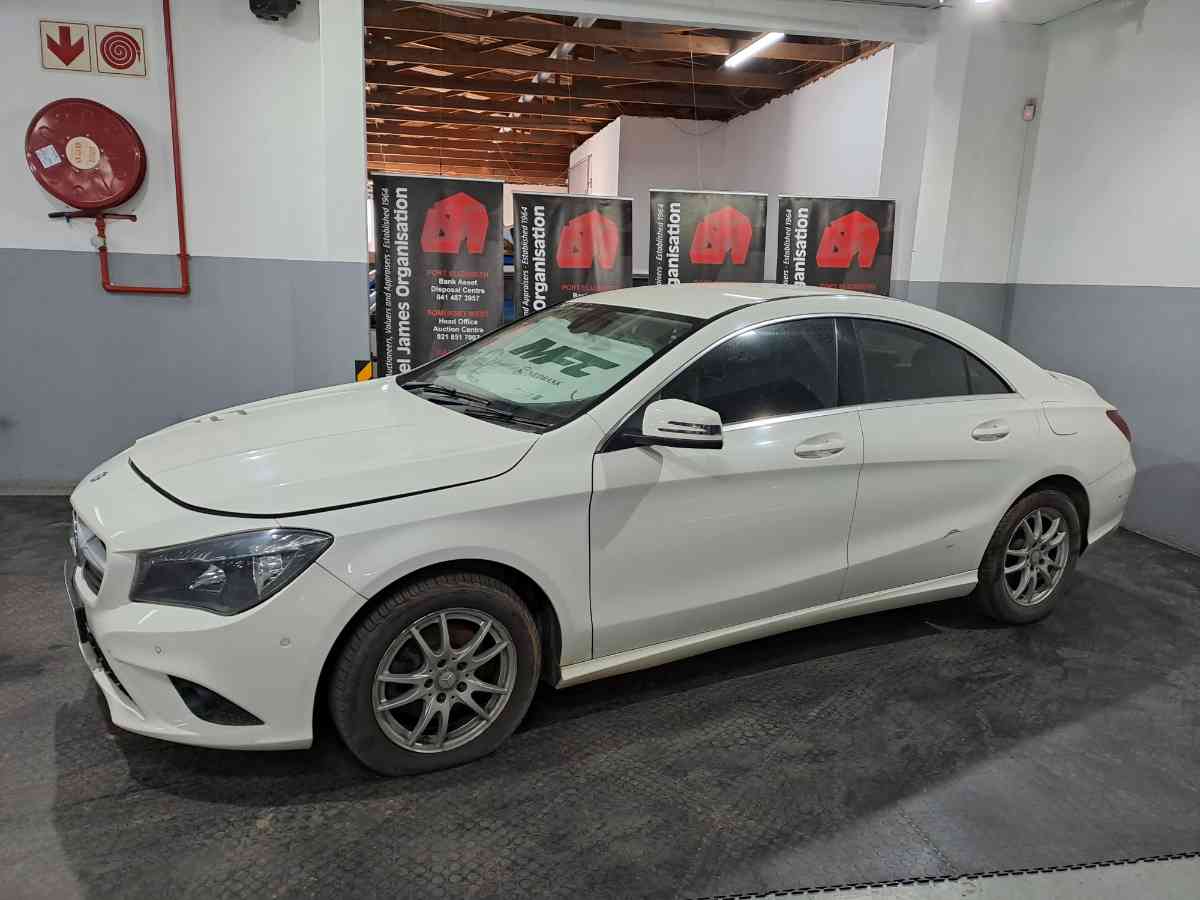 2015 MERCEDES-BENZ CLA 200 A/T