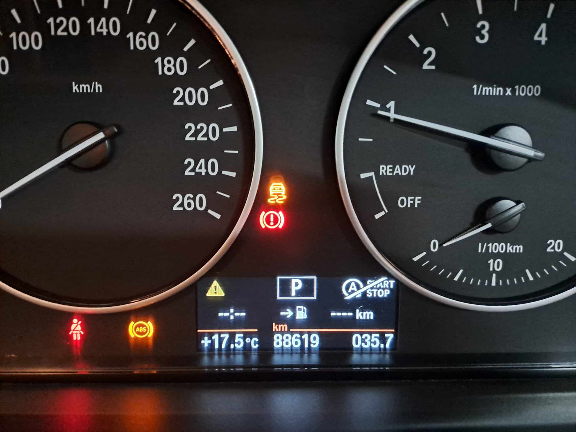 2017 BMW 320i A/T (F30) thumbnail 2