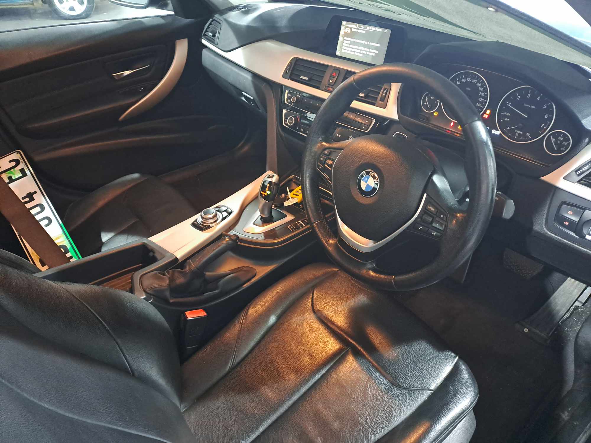 2017 BMW 320i A/T (F30) thumbnail 3
