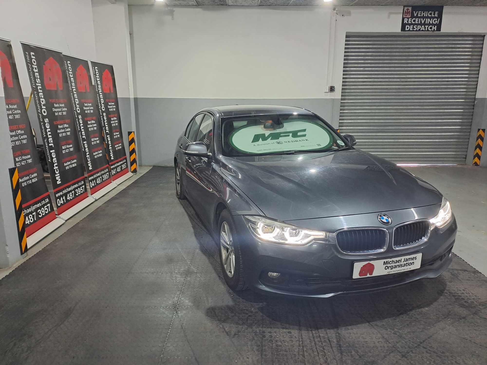 2017 BMW 320i A/T (F30) thumbnail 4