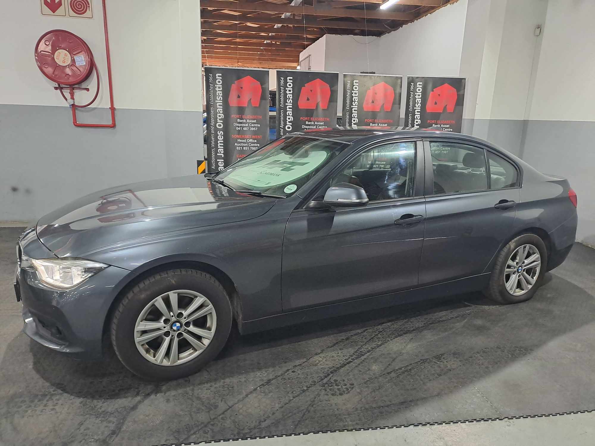 2017 BMW 320i A/T (F30) thumbnail 6