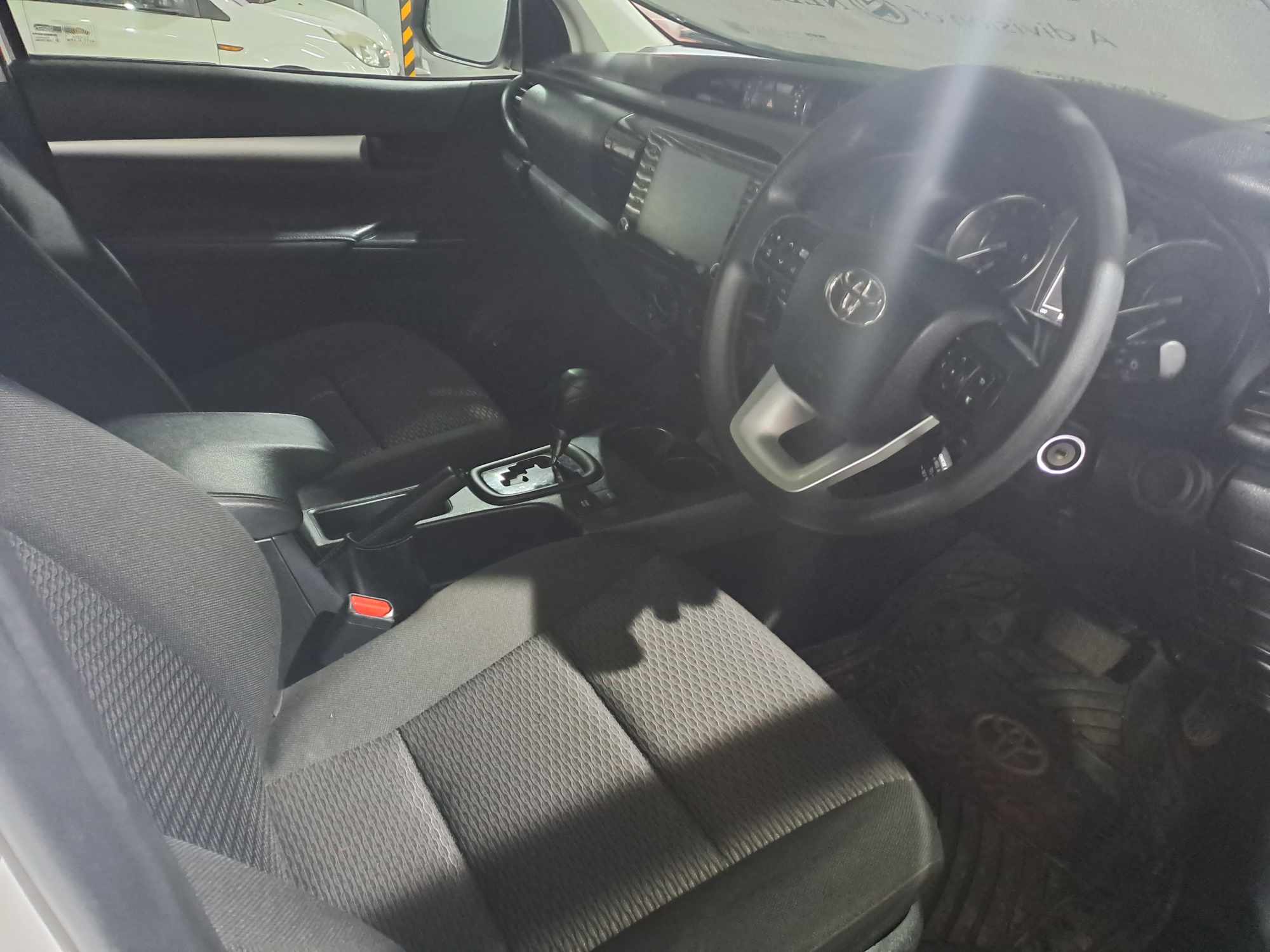 2021 TOYOTA HILUX 2.4 GD-6 RAIDER 4X4 A/T P/U D/C thumbnail 5