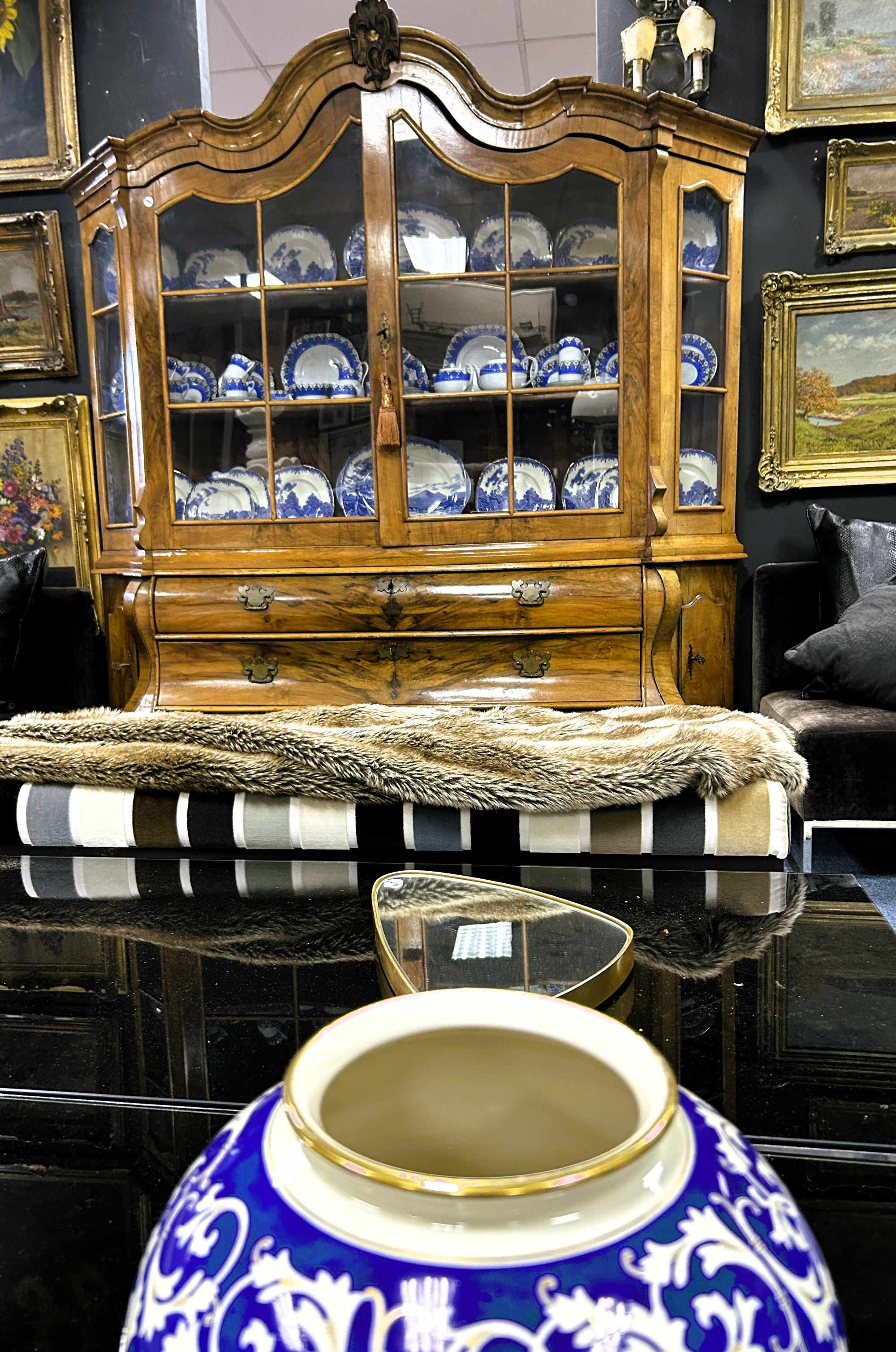 Beautiful Household Furniture thumbnail 6