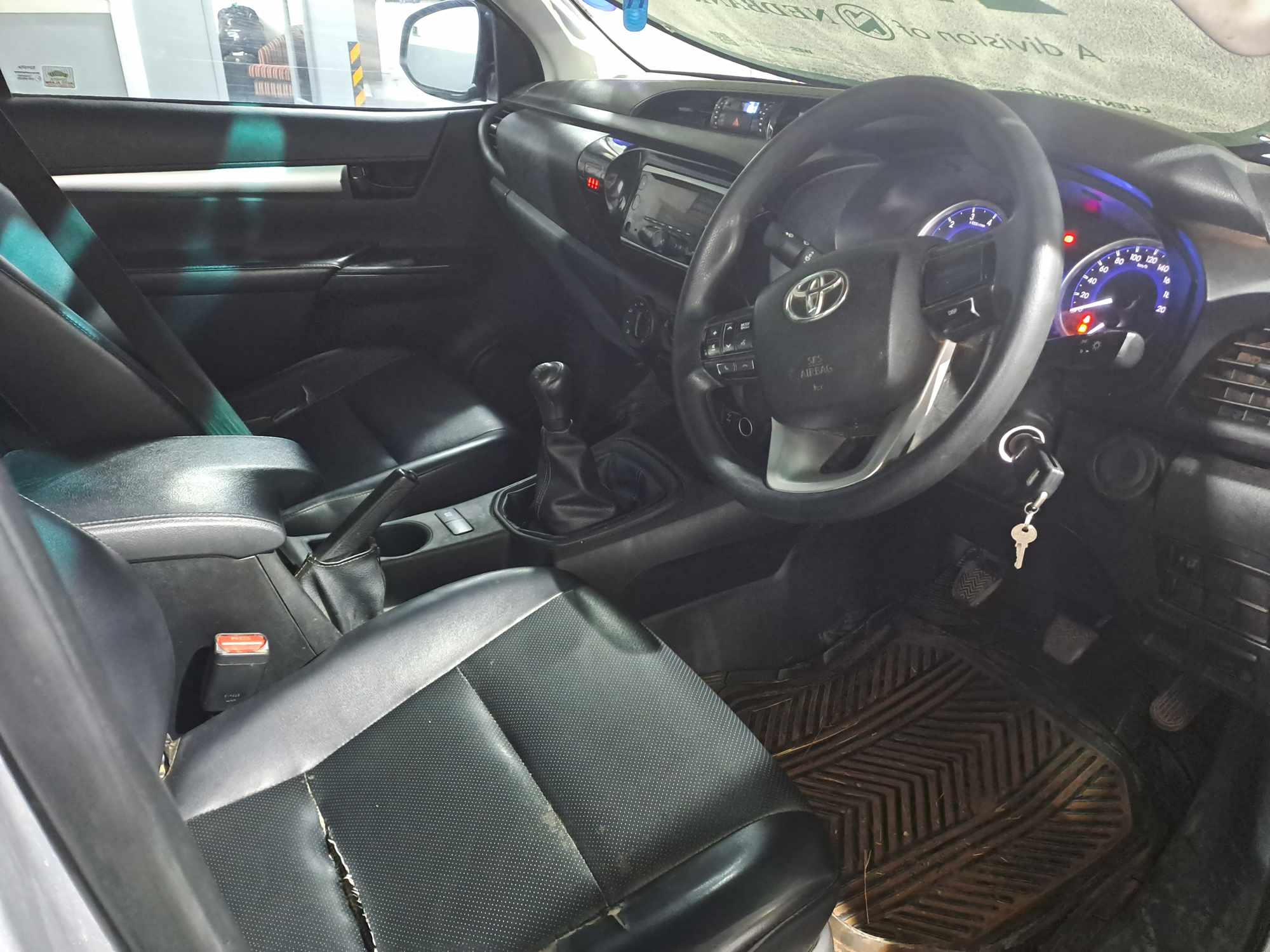 2018 TOYOTA HILUX 2.4 GD-6 RB SR P/U D/C thumbnail 3