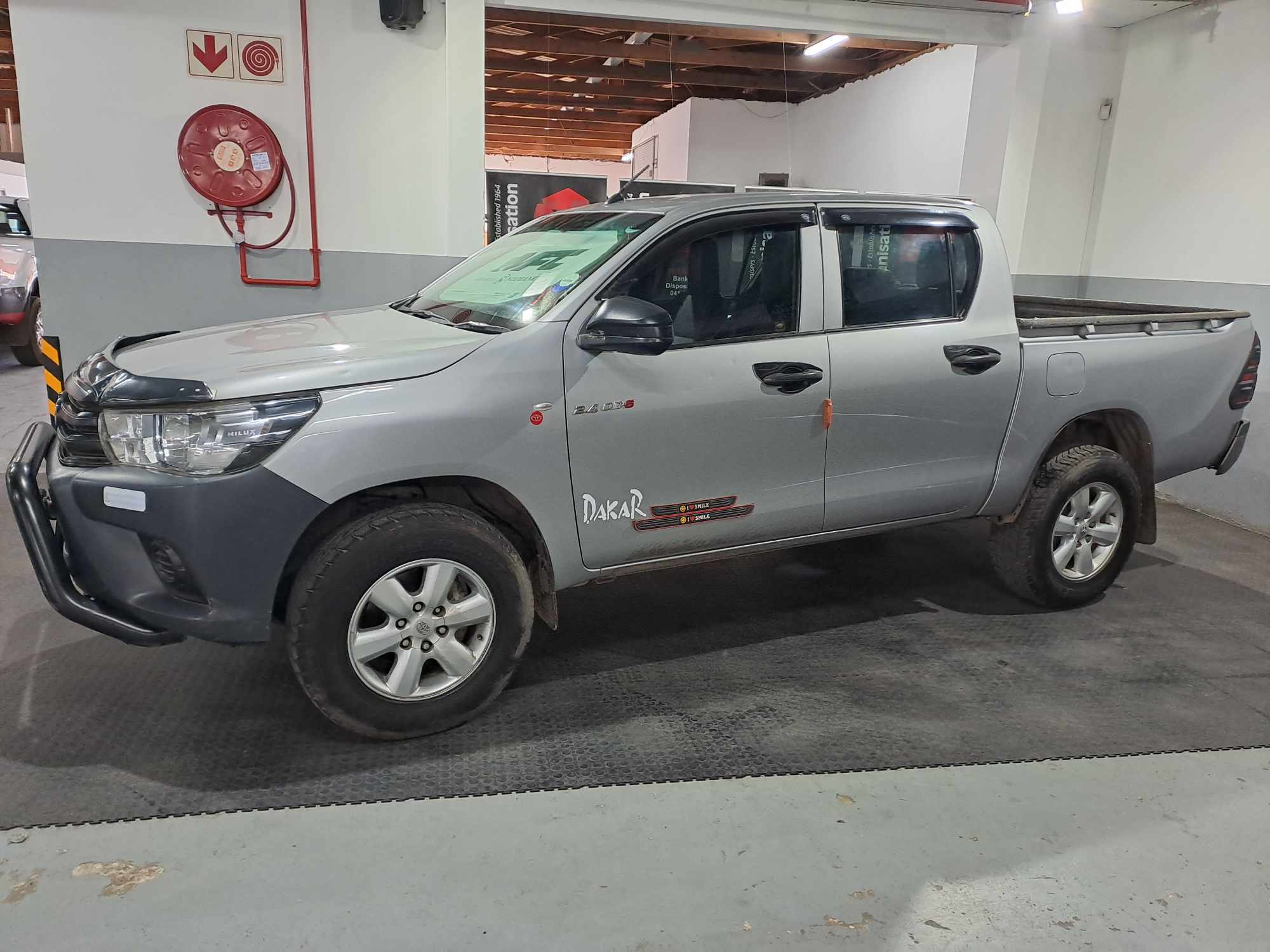 2018 TOYOTA HILUX 2.4 GD-6 RB SR P/U D/C thumbnail 6