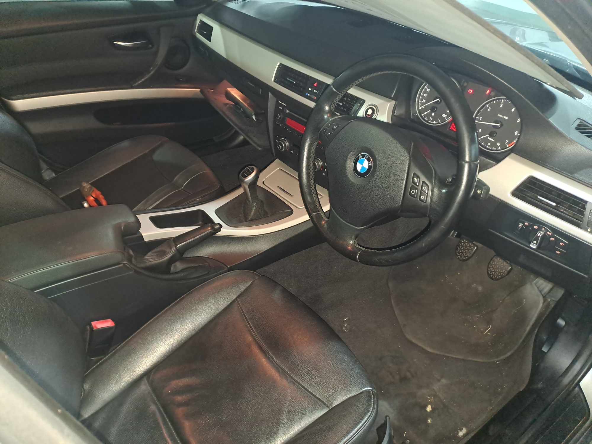 2011 BMW 320i (E90) thumbnail 4