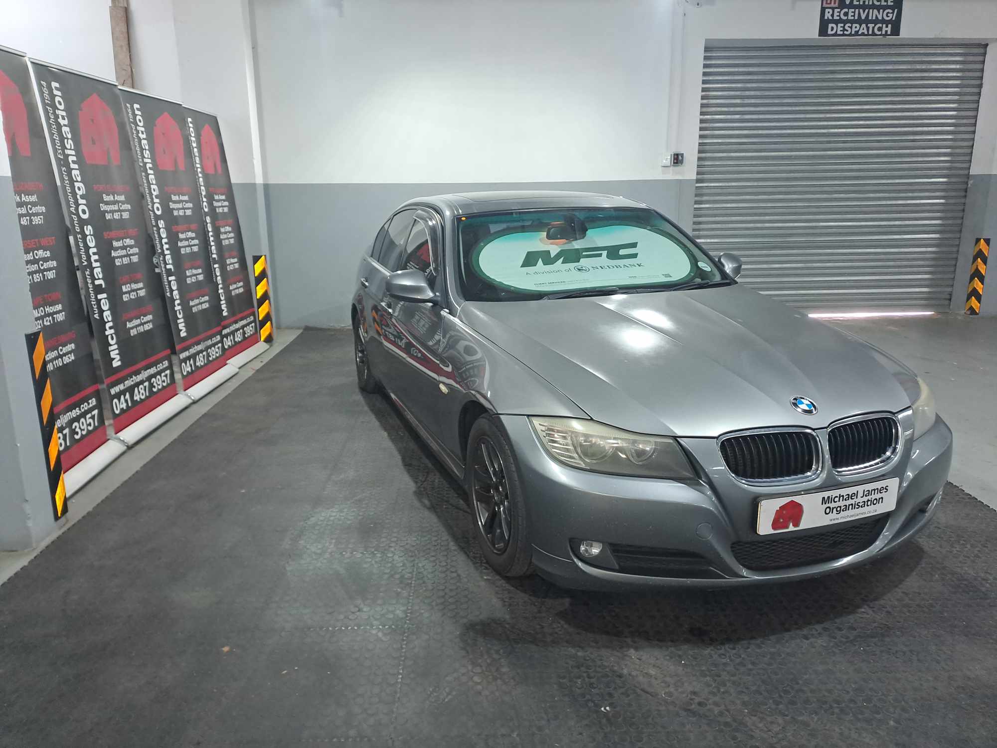 2011 BMW 320i (E90) thumbnail 5