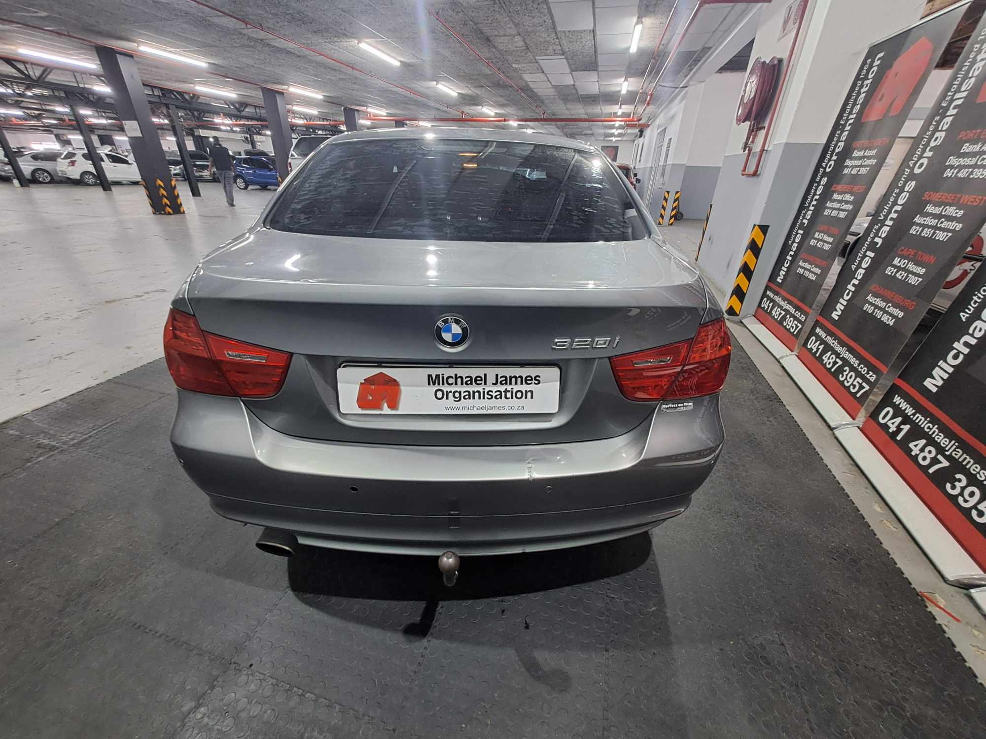 2011 BMW 320i (E90) thumbnail 6