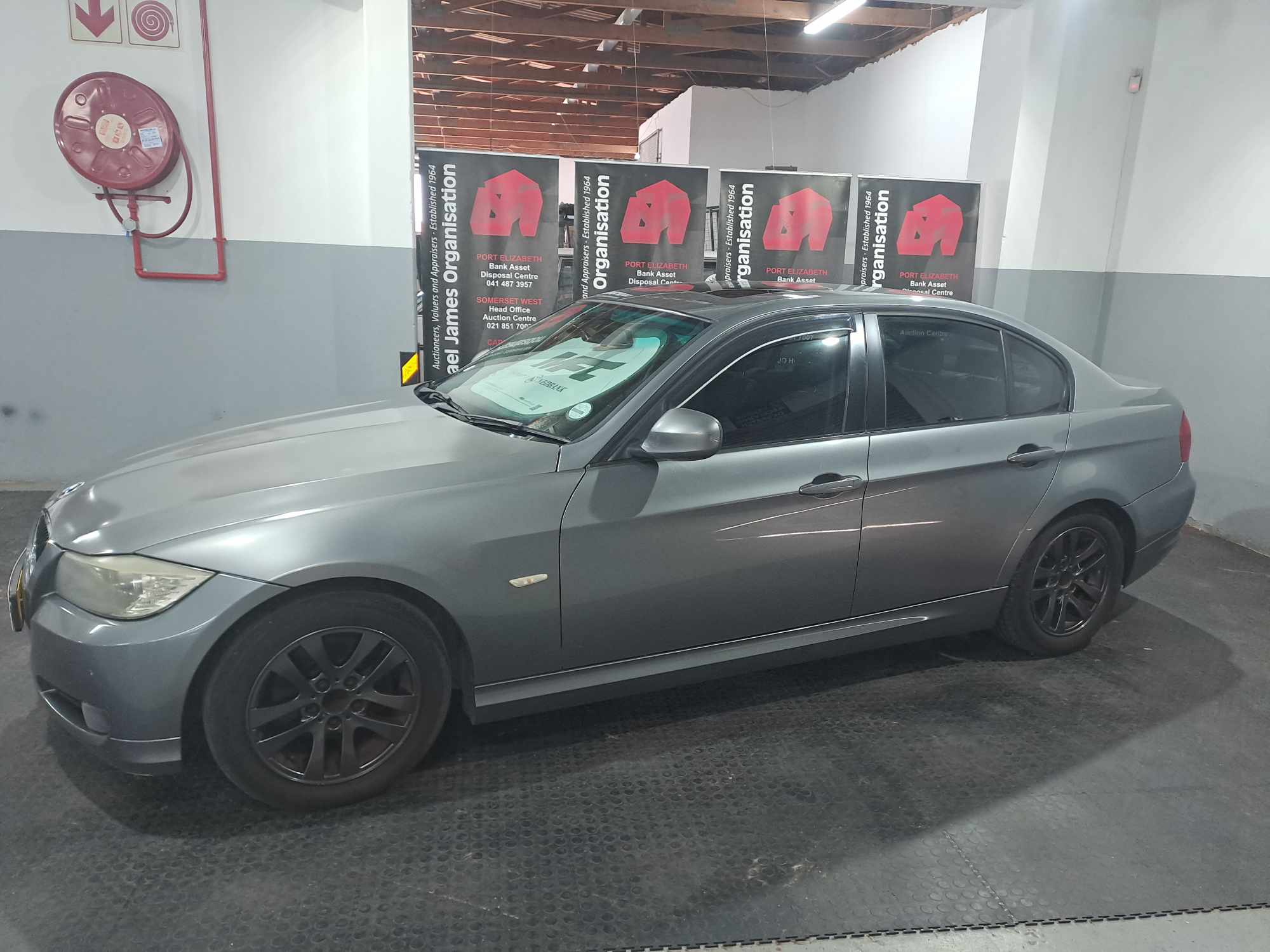 2011 BMW 320i (E90) thumbnail 7