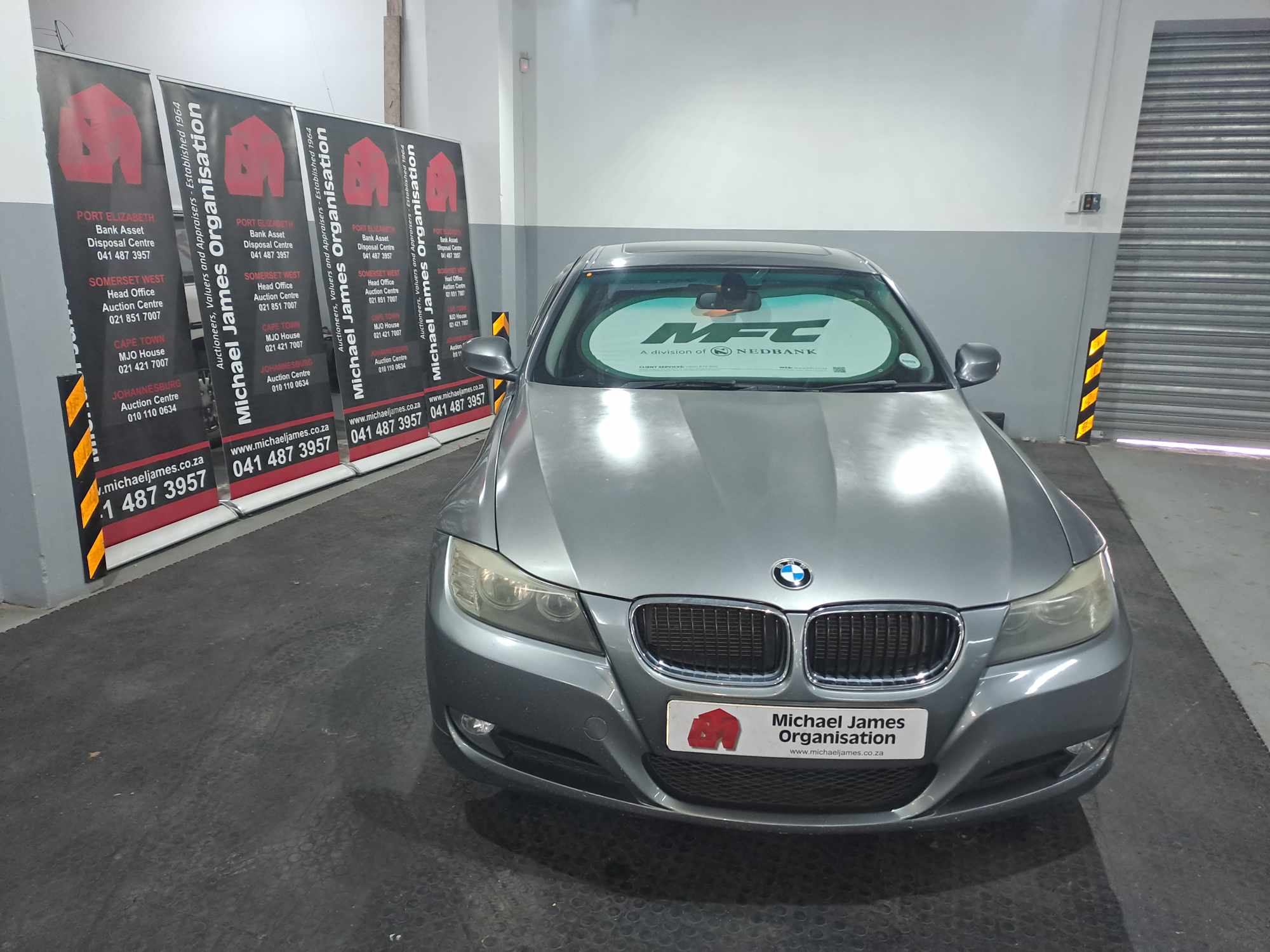 2011 BMW 320i (E90) thumbnail 8