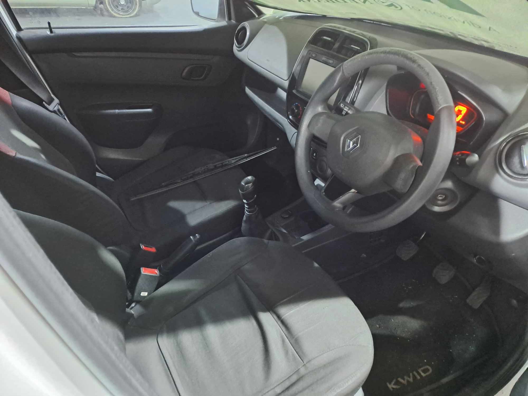 2017 RENAULT KWID 1.0 DYNAMIQUE 5DR thumbnail 3