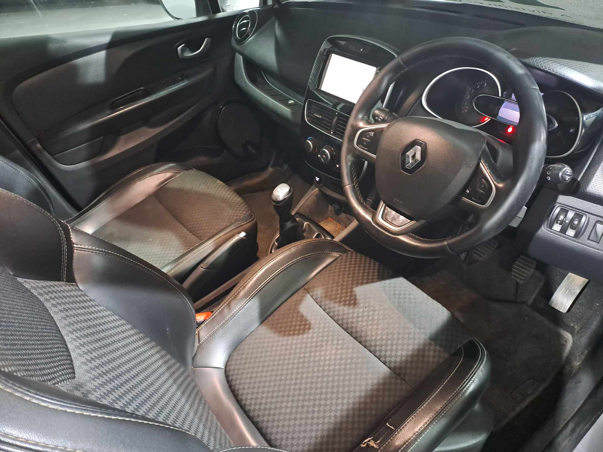 2019 RENAULT CLIO IV 900 T DYNAMIQUE 5DR (66KW) thumbnail 3