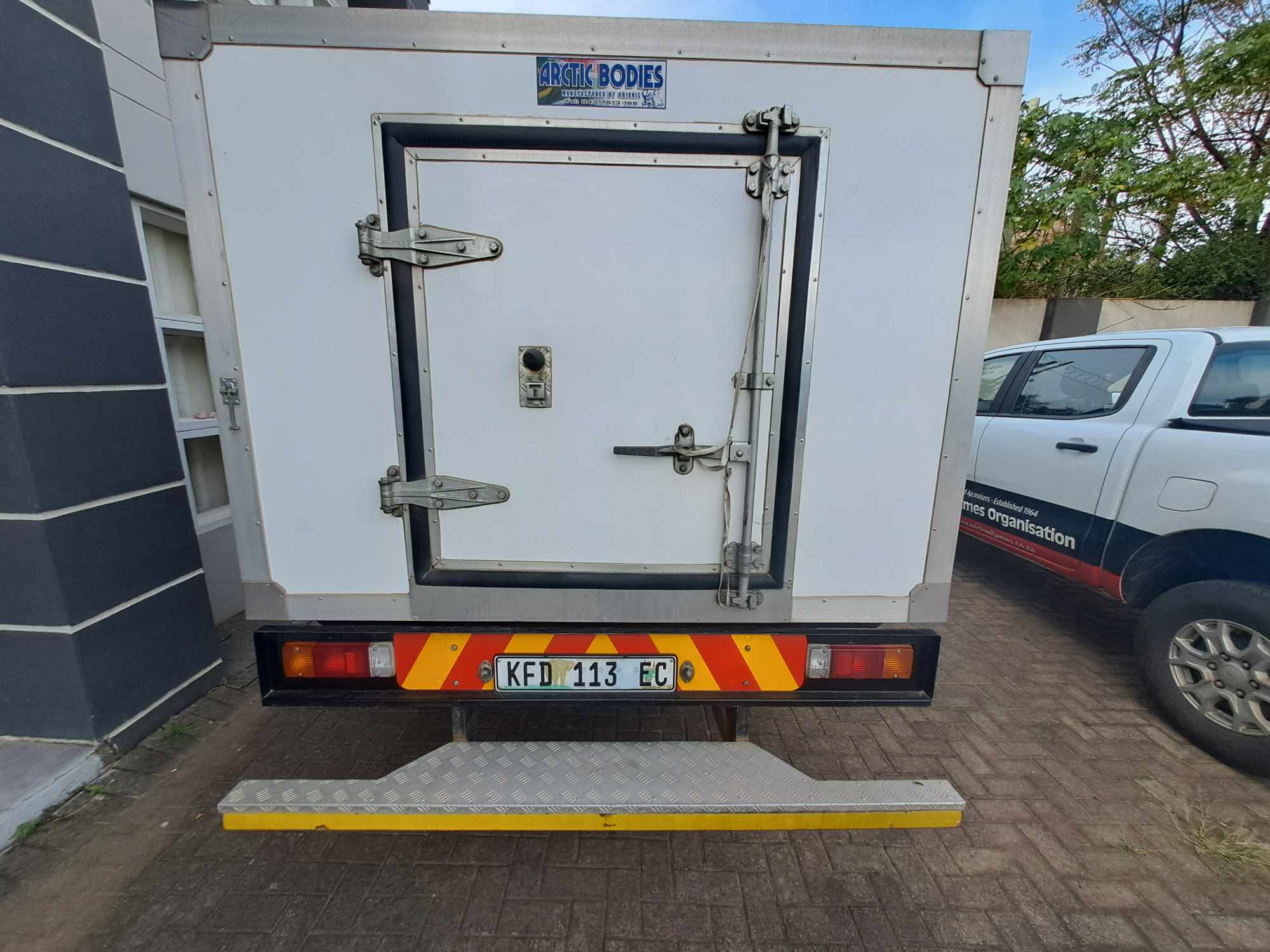 2023 Hino 200 310 Series 4x2 F/C thumbnail 4