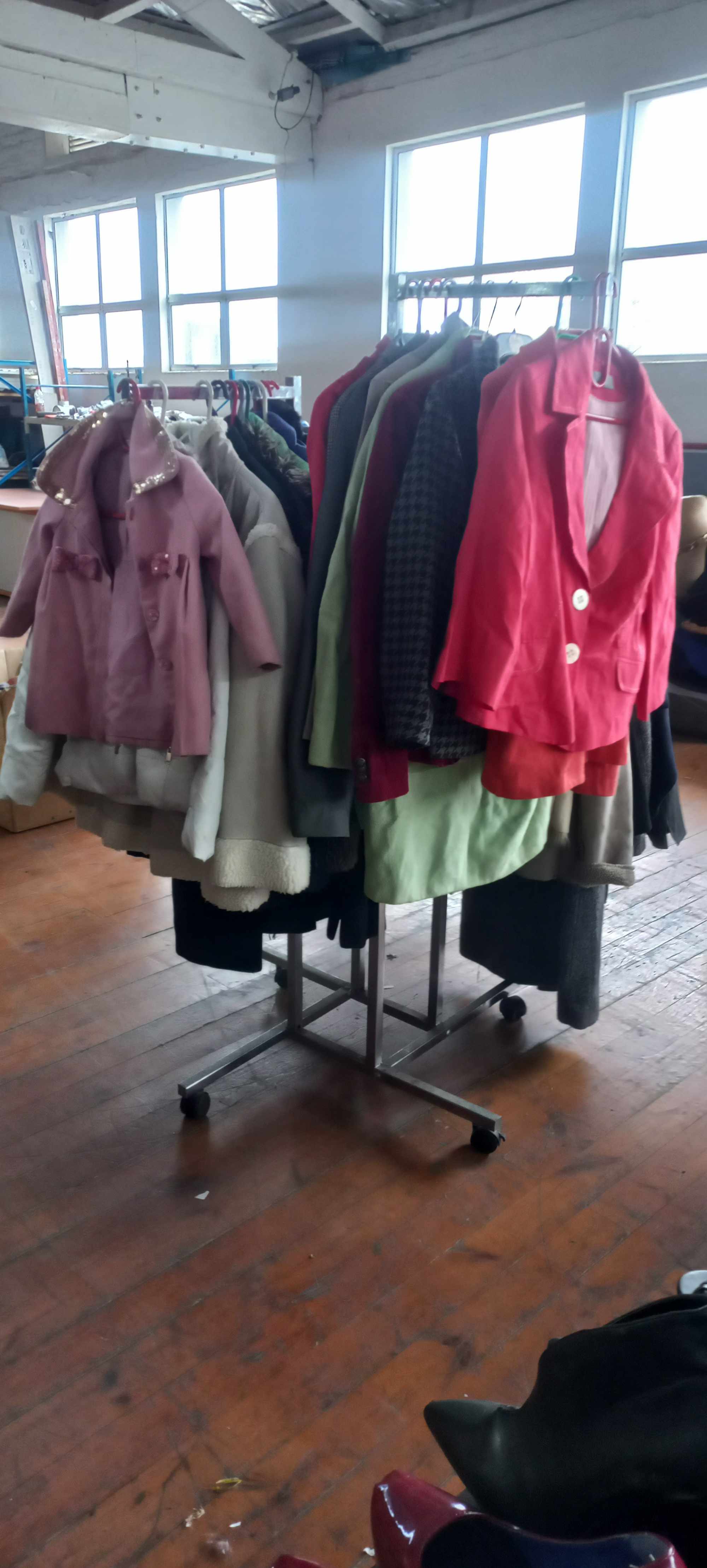 Furniture, Washing Machines, Clothing, Office Furnure, Computers thumbnail 12