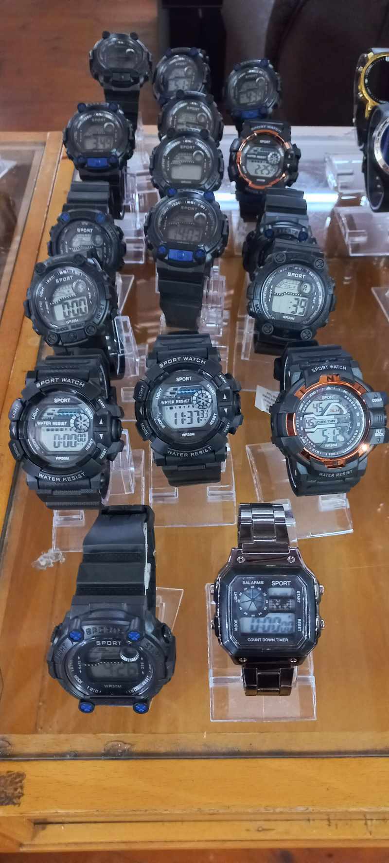 Quantity Jewellery and Watches thumbnail 4