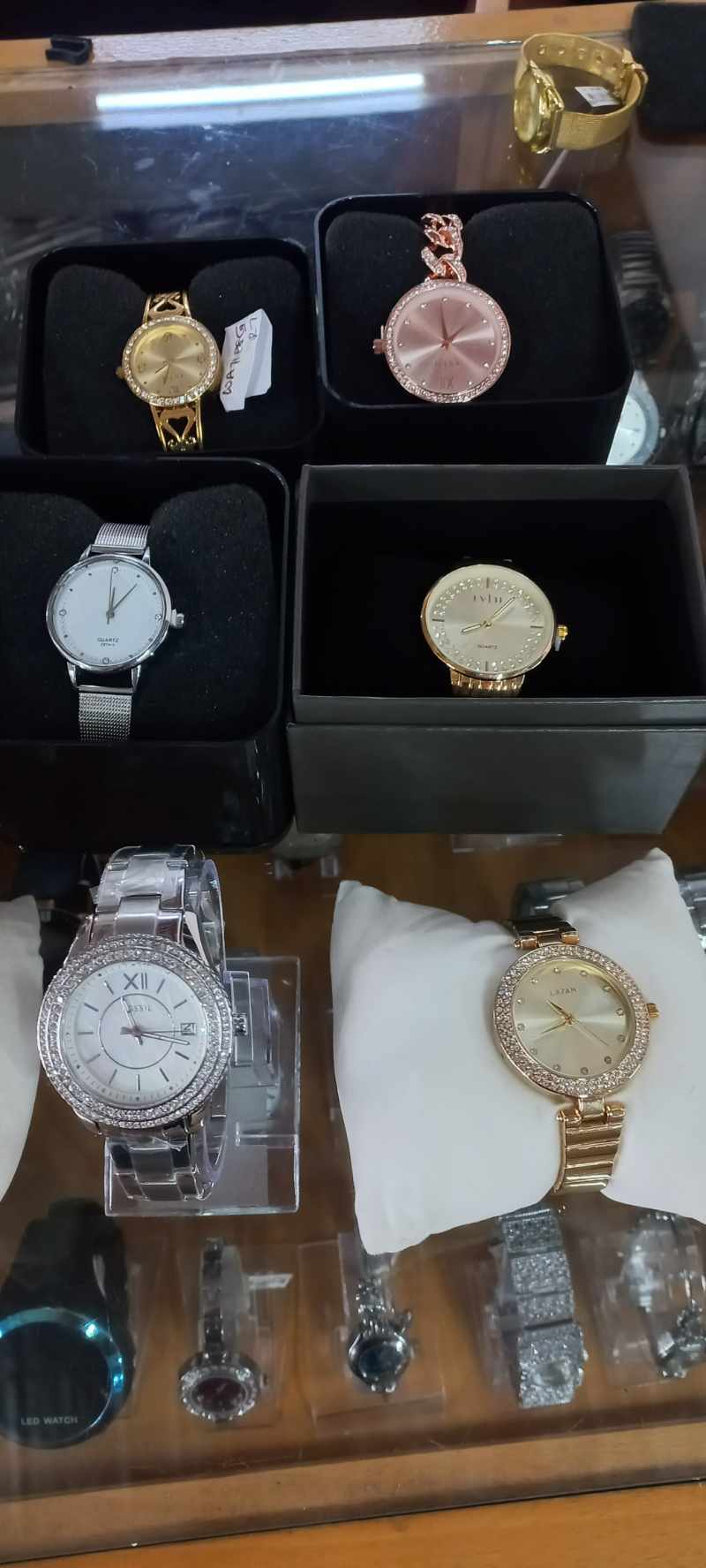 Quantity Jewellery and Watches thumbnail 18