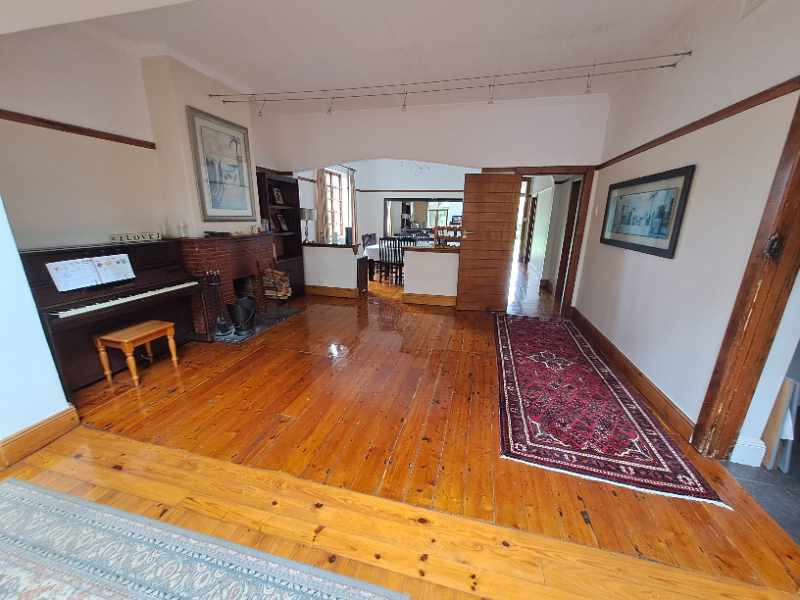 Modern Property thumbnail 2