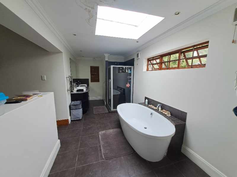 Modern Property thumbnail 6