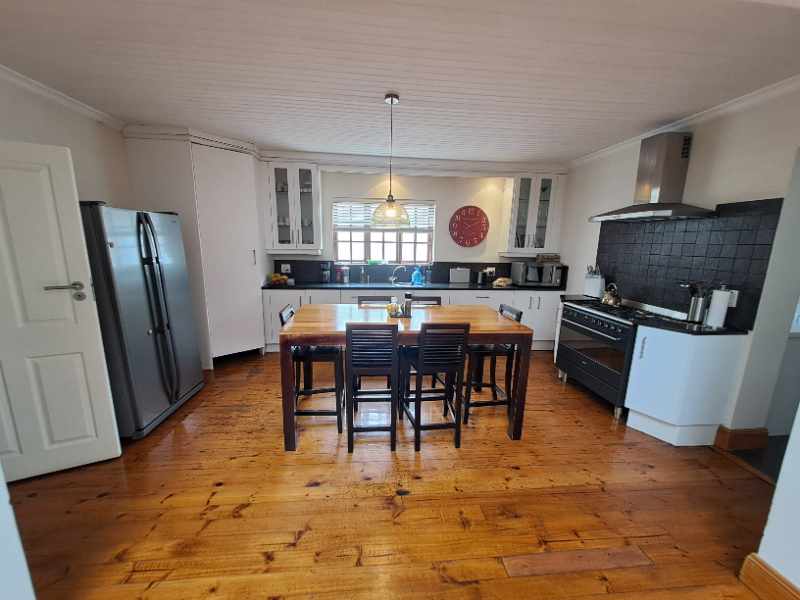 Modern Property thumbnail 24