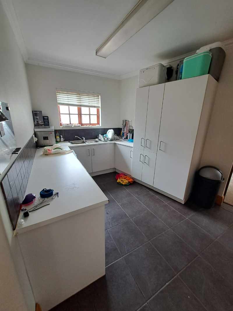 Modern Property thumbnail 26