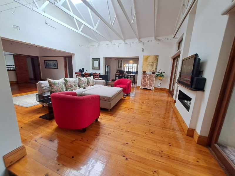 Modern Property thumbnail 44