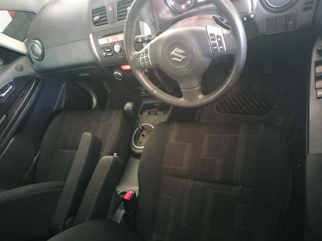 2010 Suzuki SX4 2.0 Auto thumbnail 7