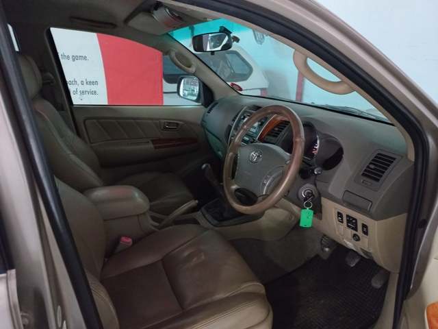 2009 Toyota Fortuner 3.0D thumbnail 7