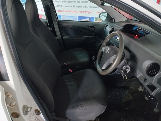2015 Toyota Etios 1.5 thumbnail 7