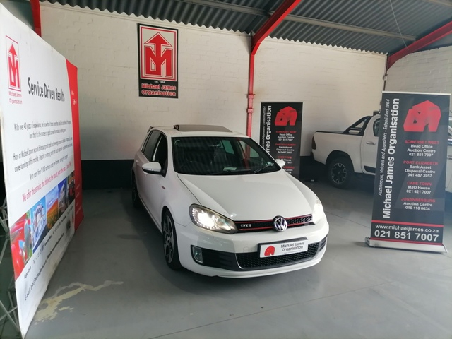 2011 VW Golf VI GTI 2.0 thumbnail 3