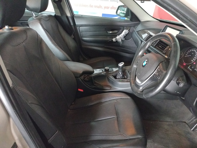 2013 BMW 320i thumbnail 7