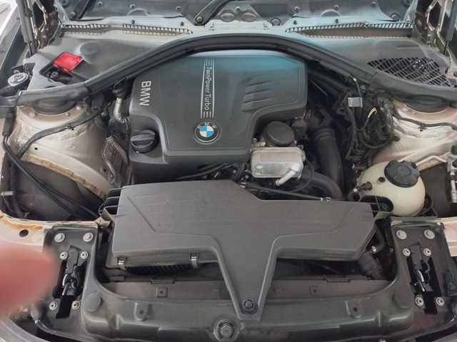 2013 BMW 320i thumbnail 9