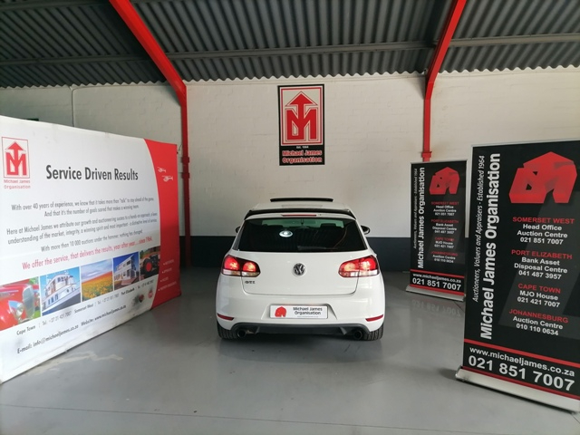 2011 VW Golf VI GTI 2.0 DSG thumbnail 4