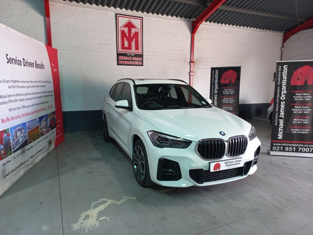 2022 BMW X1 18i A/T thumbnail 3