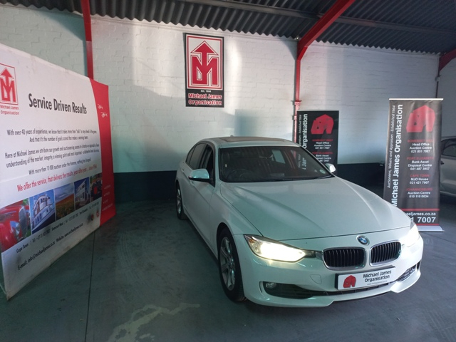 2015 BMW 320i A/T thumbnail 3