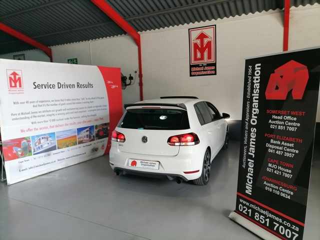 2011 VW Golf VI GTI 2.0 TSI DSG thumbnail 5